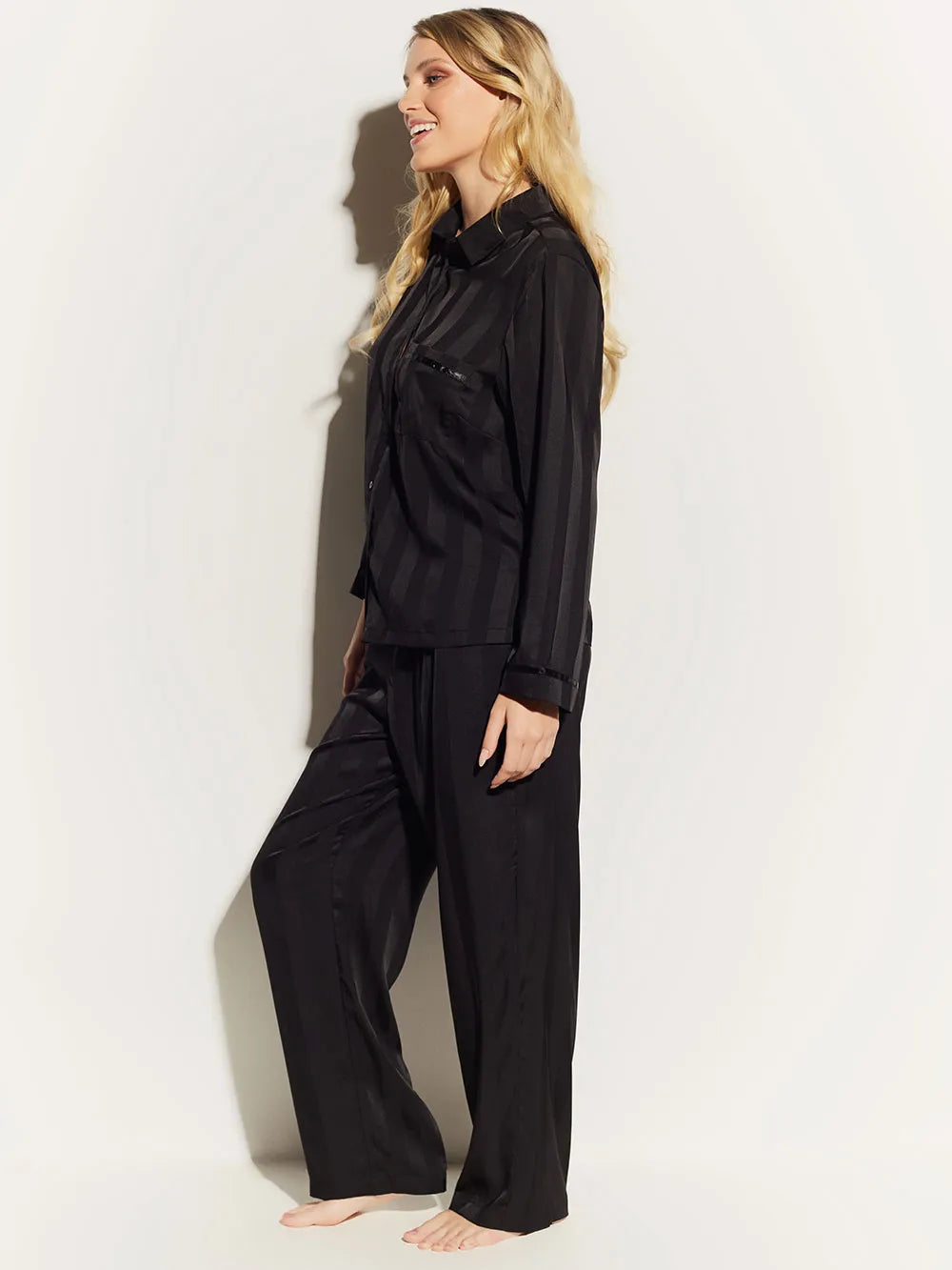 Pijama Longo Manga Longa Cetim Vicky Preto